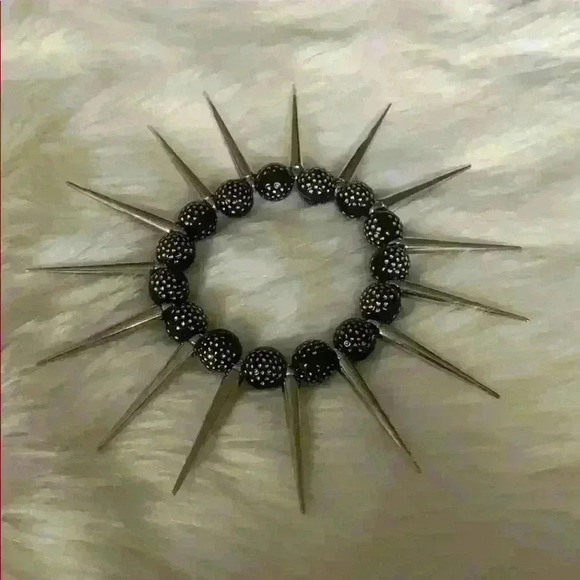 Spikey bracelet - Picture 1 of 2